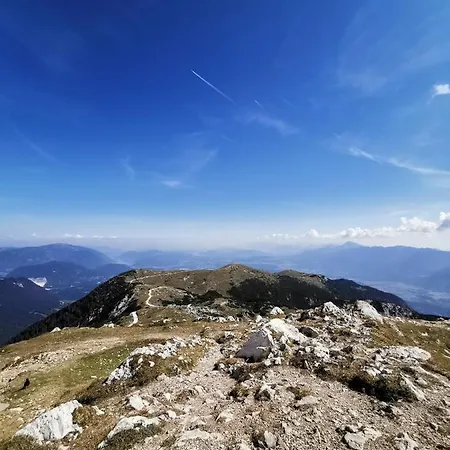 Waldhuette Glueck Auf Notsch bei Bleiberg
