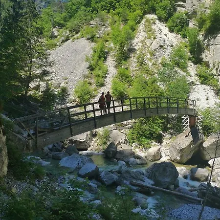 Waldhuette Glueck Auf 別荘 Nötsch bei Bleiberg