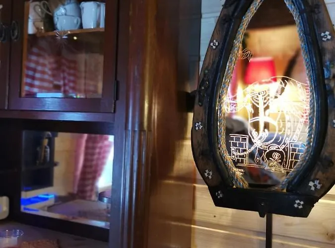 Waldhuette Glueck Auf Notsch bei Bleiberg