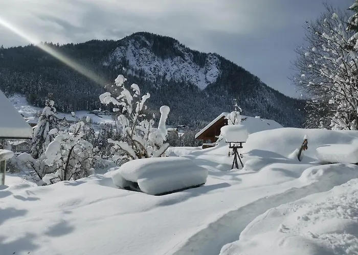 Waldhuette Glueck Auf * Notsch bei Bleiberg