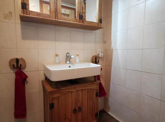 Waldhuette Glueck Auf * Notsch bei Bleiberg