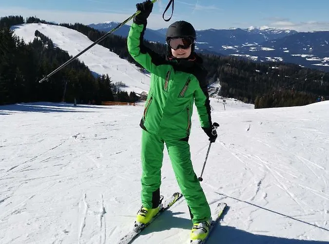 Waldhuette Glueck Auf * Notsch bei Bleiberg